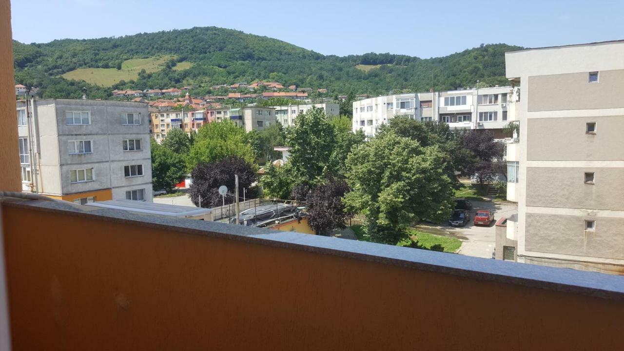 דירות Orşova Apartament Victory מראה חיצוני תמונה