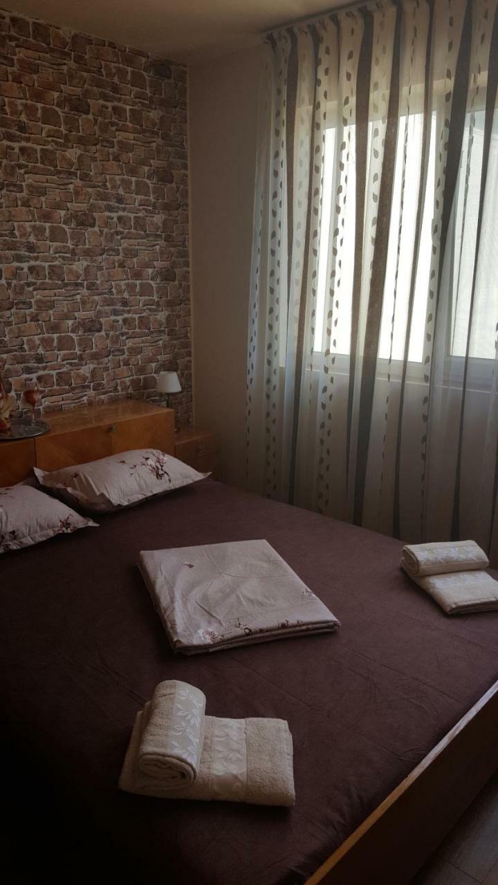 דירות Orşova Apartament Victory מראה חיצוני תמונה
