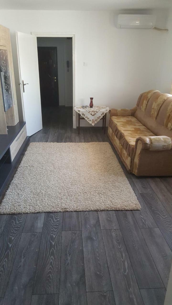 דירות Orşova Apartament Victory מראה חיצוני תמונה